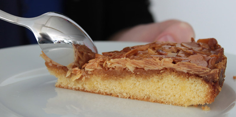 Ein Stück Arabischer Honigkuchen