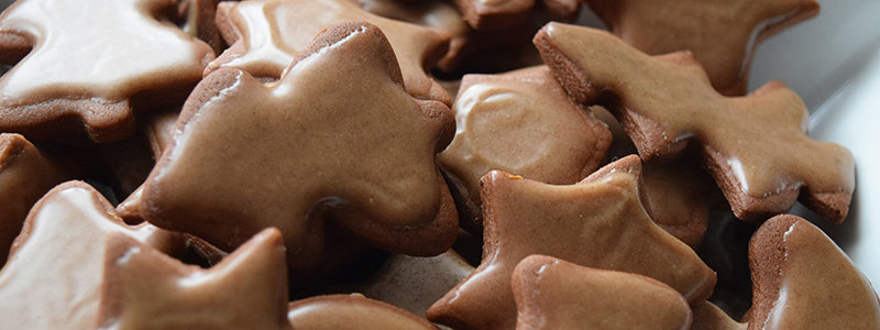 Weihnachtliche Honigplätzchen mit Zimtguss