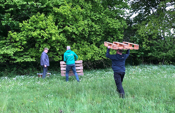 Aufstellen des GartenHaus Bienenvolkes