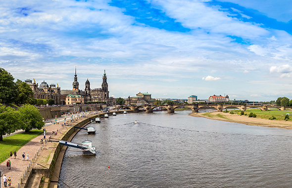 Blick über die Elbe auf Dresden