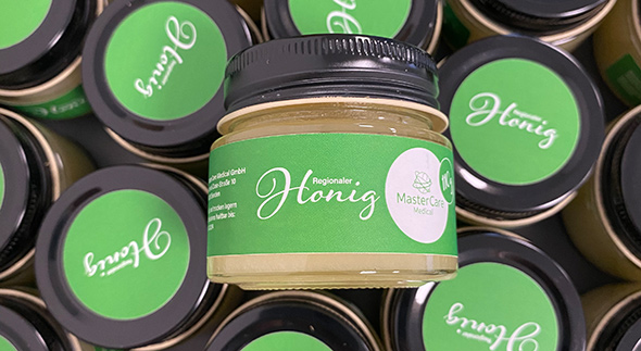 Das süße Gold der MasterCare Medical Patenbienen: der Patenhonig
