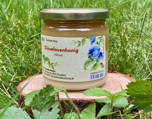 Sommerblüte auf Frühtracht in einem Glas