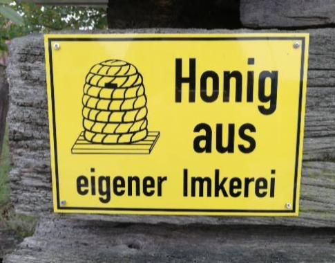 Kleiner Hinweis an der Straße