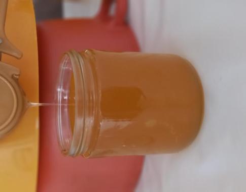 Lindenblütenhonig im Glas