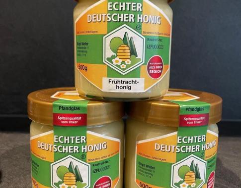Echter deutscher Imkerhonig mit den frühen Blüten aus dem Moseltal.