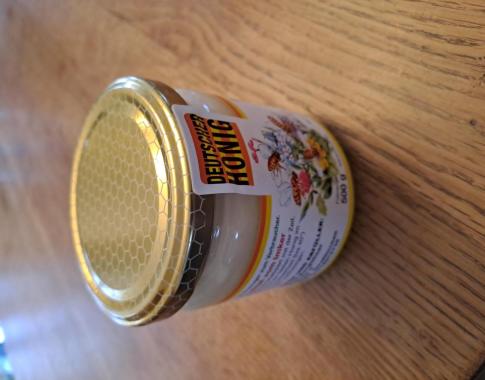 Unser cremiger Blütenhonig mit Raps.