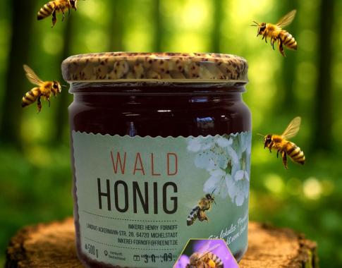 Waldhonig mit feiner Würze Unser Waldhonig stammt aus den Wäldern unserer Region und hat eine dunkle Farbe und ein intensives Aroma. Direkt von unseren Bienen, naturbelassen, ohne Zusatzstoffe.