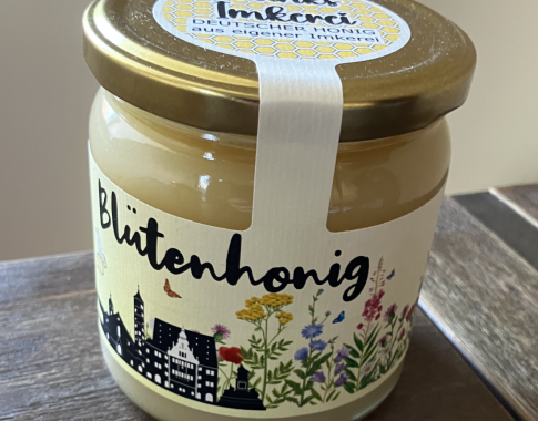 Etikettierter Honig im 500 g-Glas
