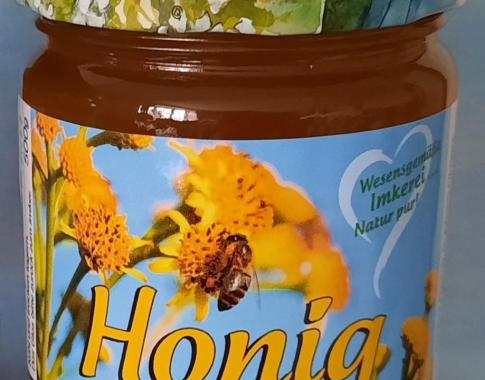 Wesensgemäßer Honig Mit Liebe und Respekt gegenüber den Bienen gewonnen. Die Bienen dürfen ihre natürlichen Wabenstrukturen bewahren und ihren eigenen Rhythmus leben. So entsteht ein unverfälschter Honig – naturbelassen, regional und mit Achtung vor dem Wesen der Biene.