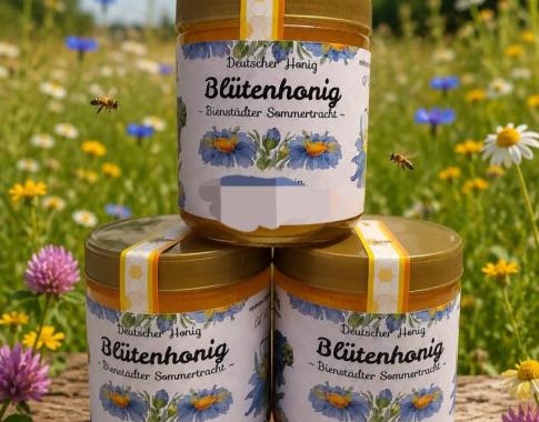 Cremig gerühter Sommerblütenhonig von der Fahner Höhe 