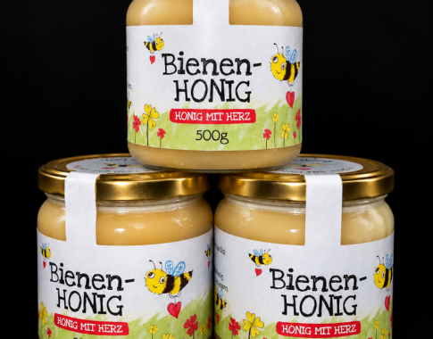 🐝 Bienen-Honig – Honig mit Herz 🍯❤️ Hochwertiger, cremiger Bienenhonig im 500-g-Glas – natürlich, lecker und mit viel Liebe abgefüllt. Perfekt zum Frühstück, Süßen oder einfach pur genießen.