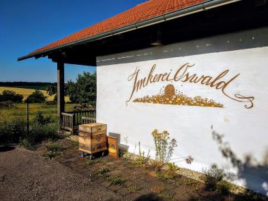 Der Historische Bienenhof der Imker Familie Oswald im Isar-Hügelland.