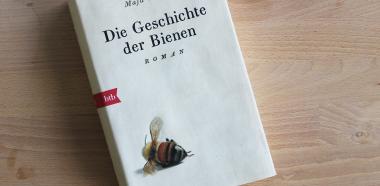 Das Buch "Die Geschichte der Biene"