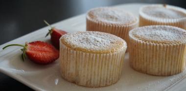 Honigmuffins mit Erdebeeren