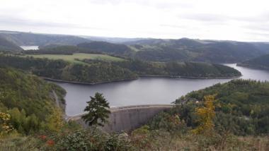 und hier ist unser Naturpark, wo alle Völker aufgestellt werden , zu sehen! Talsperre Hohenwarte