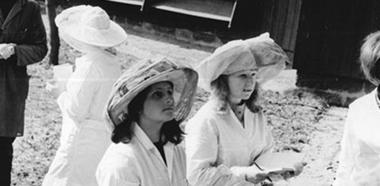 Frauen bei der Imkerausbildung in DDR