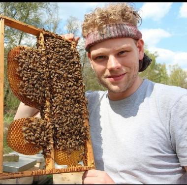 Ich betreibe eine Bioland - Imkerei im Herzen der Lausitz.